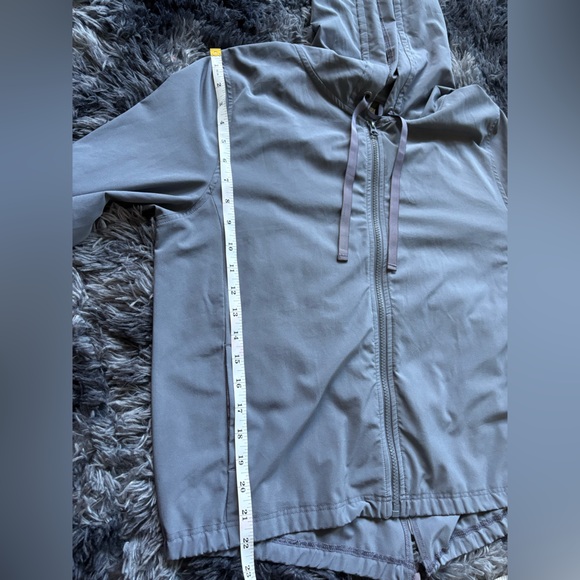Victoria’s Secret Sport Lightweight Hooded Jacket – Size Medium – Neutral Grey - Picture 3 of 6